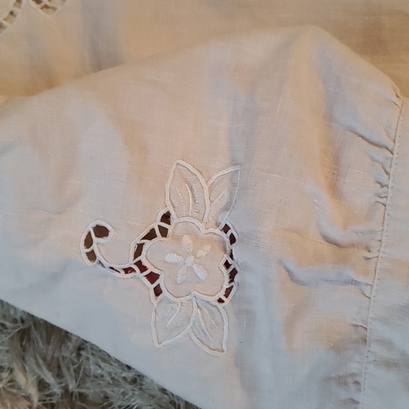 Vintage hand embroidered linen top - Picture 8 of 16